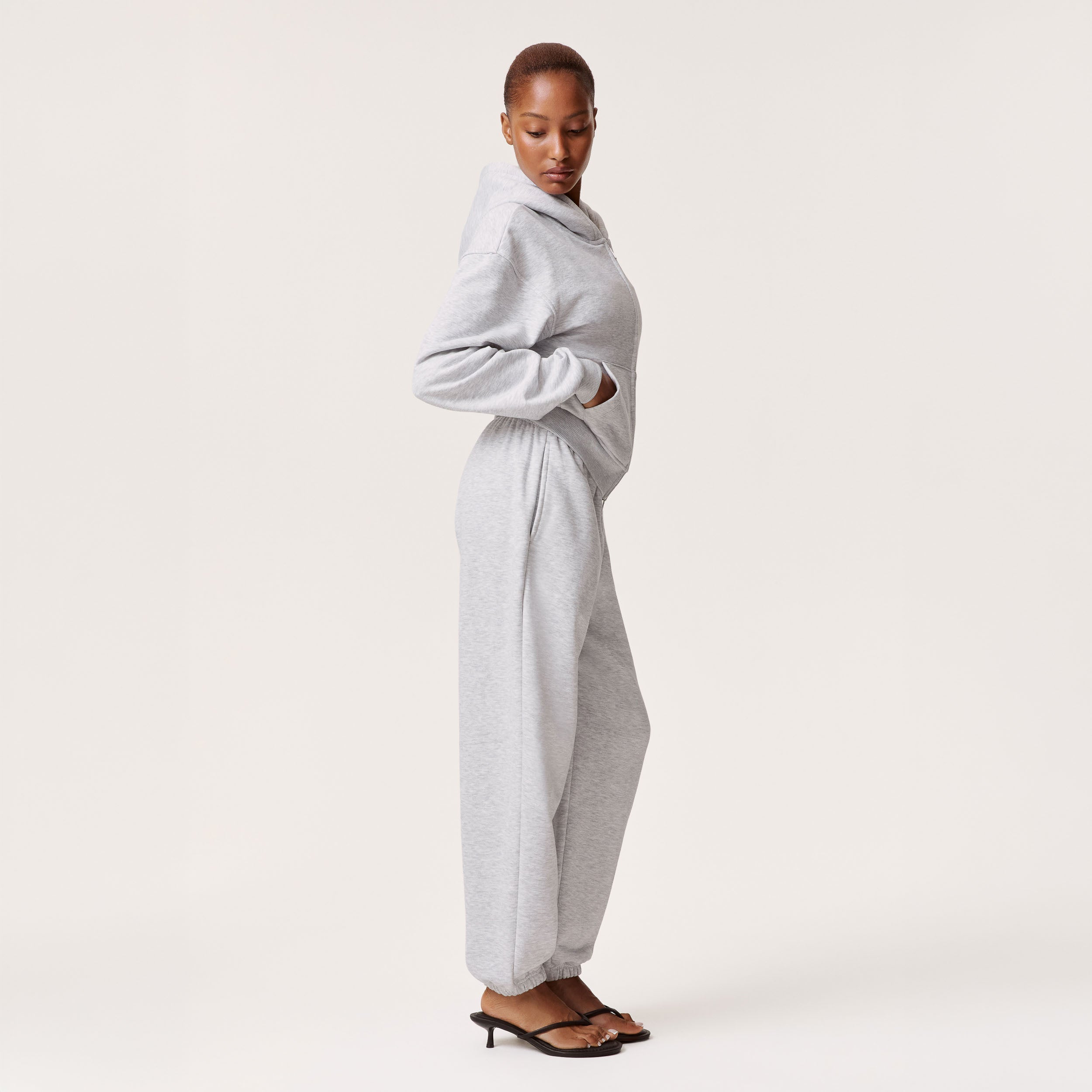 Sudadera con capucha y cremallera